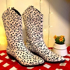 Spotted cowboy boots